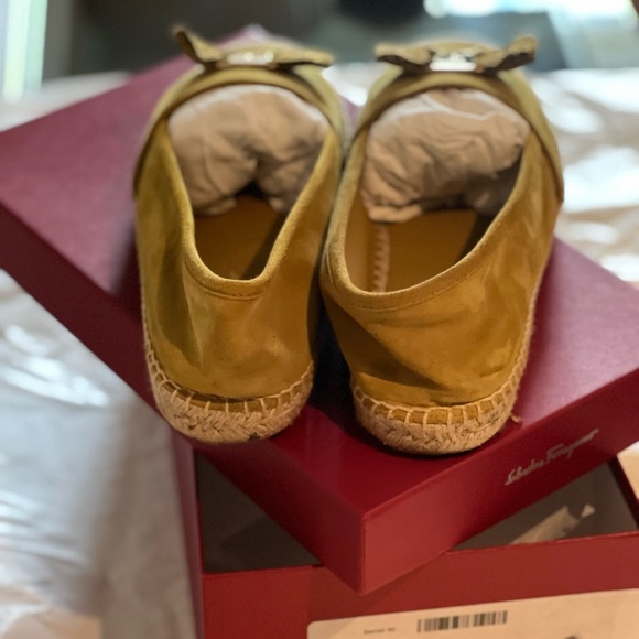 Salvatore Ferragamo yellow espadrilles. - Picture 4 of 7